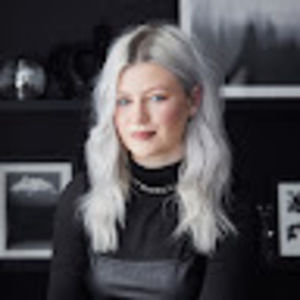 Meet your Posher, Adrienne